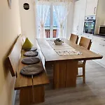 Alpenbauernhaus Konzett シュルンス