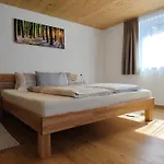 Alpenbauernhaus Konzett Apartamento *